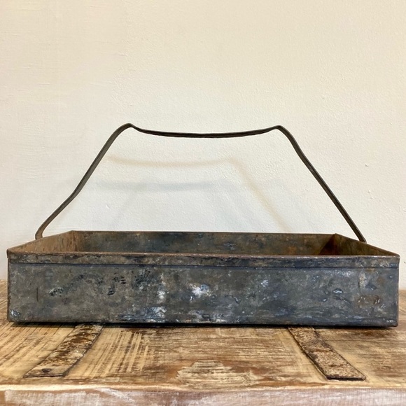 Industrial Distressed Tool Box Metal Tray Metal With Handle Rustic Farmhouse - Picture 3 of 16